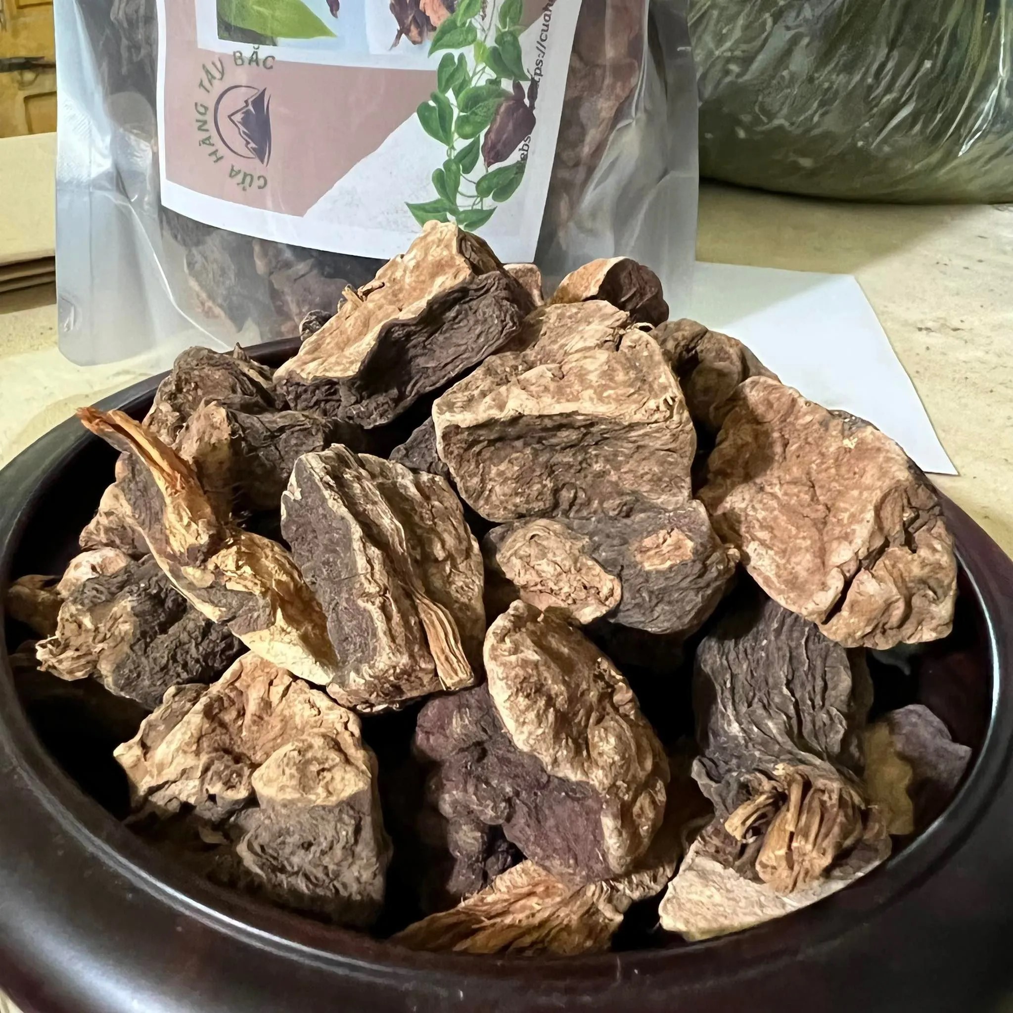 Dried Polygonum multiflorum (Ha Thu O Root) – Sliced & Sun-Dried